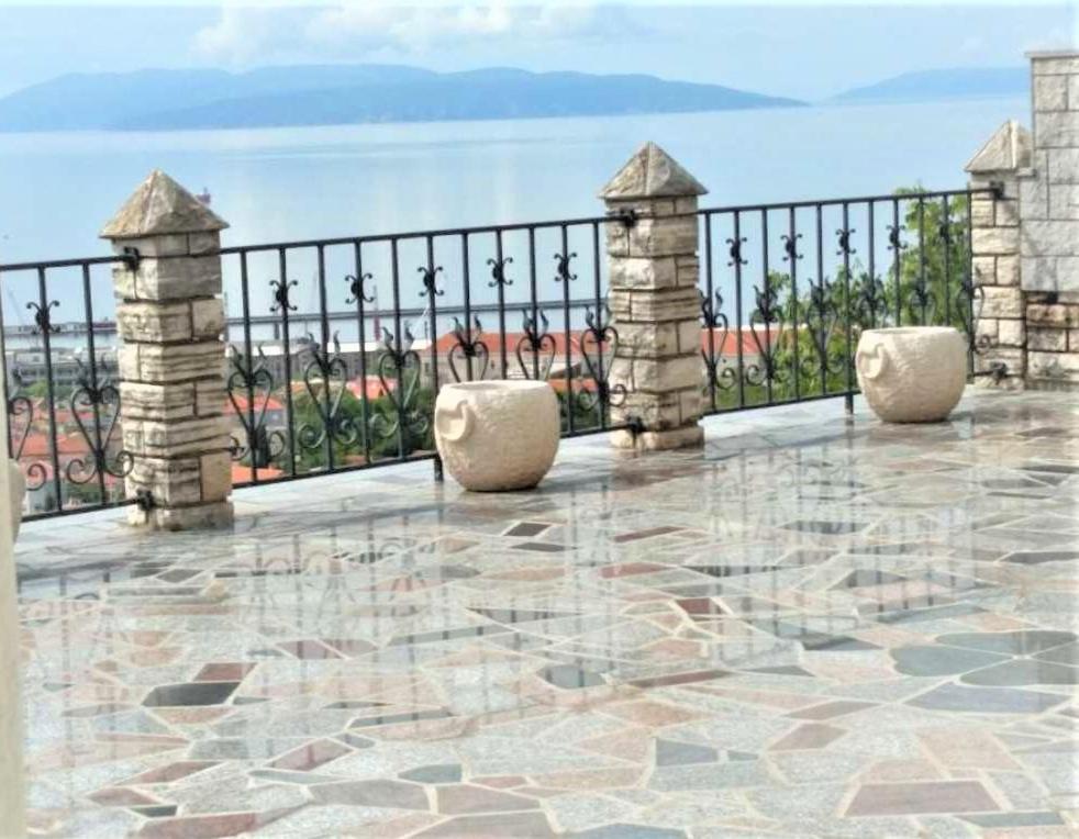 Apartment Mediterranean Garden リエカ エクステリア 写真